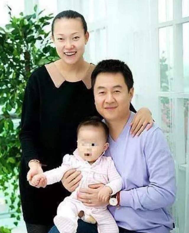 施之皓与小23岁妻子现状:两人在同一高校任职;她与张怡宁是同事_手机