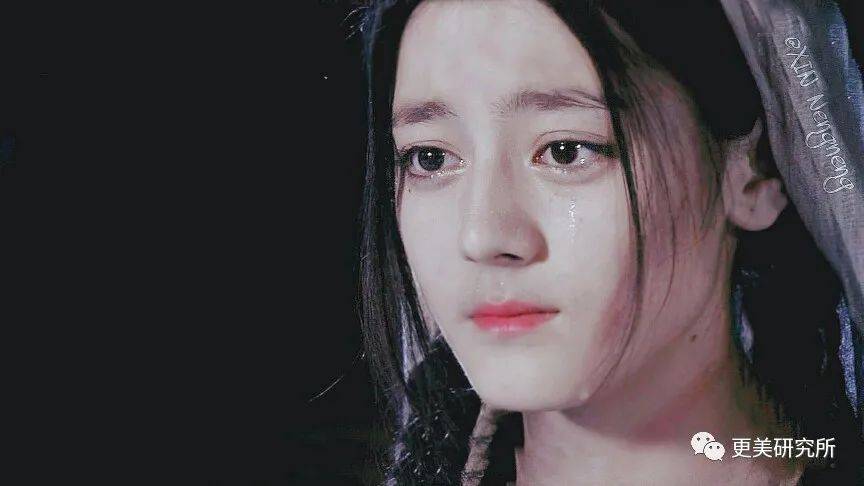 单照美|热巴求你赶紧抗衰吧，单照美出圈，合影却被十八线吊打？