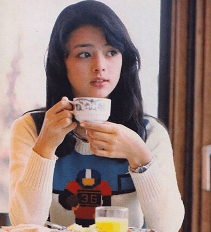 美少女|吊打鞠婧祎的真·四千年美少女，这方脸却甜到极致的美貌是开挂了吧！