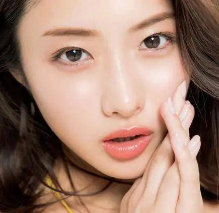 眼袋|从黑皮土妹变成CEO收割机，她到底do了什么？！