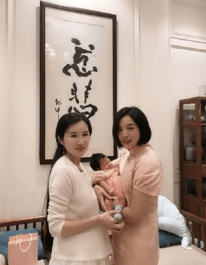 小娇妻杜星霖晒近照 69岁张纪中与儿子同框似爷孙