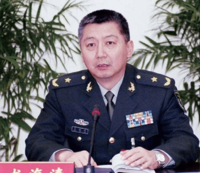 尤海涛将军,现任我军陆军副司令,他的父亲是谁?