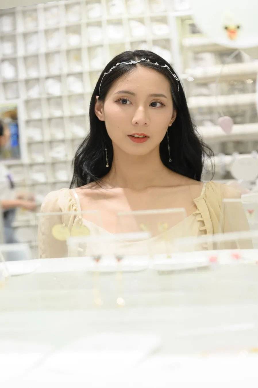 连明星|ZEGL线下体验店！超20000+配饰任挑任试，百元内轻松Get！