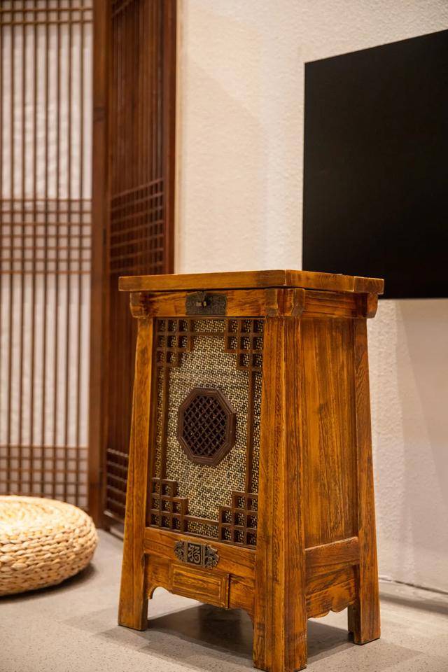 花图缘|竟然是在“石头”上烤?火了三年的韩式烤肉