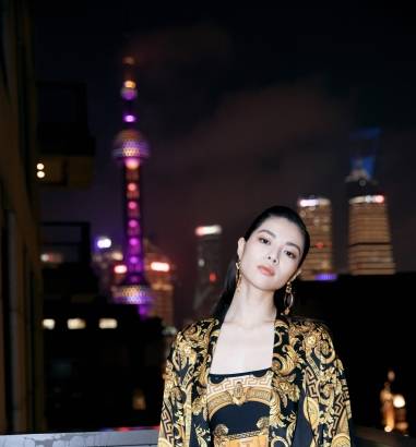 戚薇|当戚薇撞衫钟楚曦，没她酷但比她甜，龙纹旗袍韵味十足