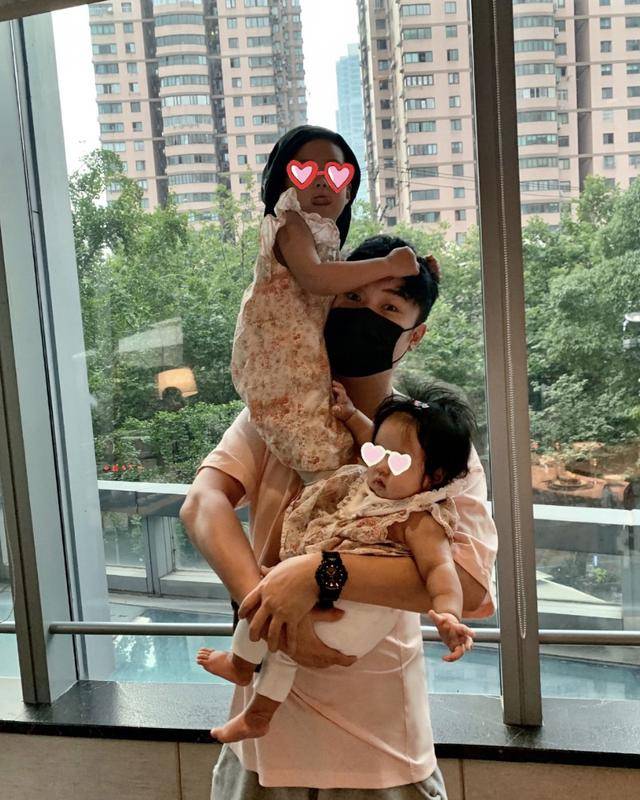 妹妹|原创张子萱晒母女三人同框超有爱，安安颜值上升，妹妹越来越像陈赫