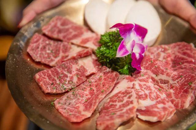 花图缘|竟然是在“石头”上烤?火了三年的韩式烤肉