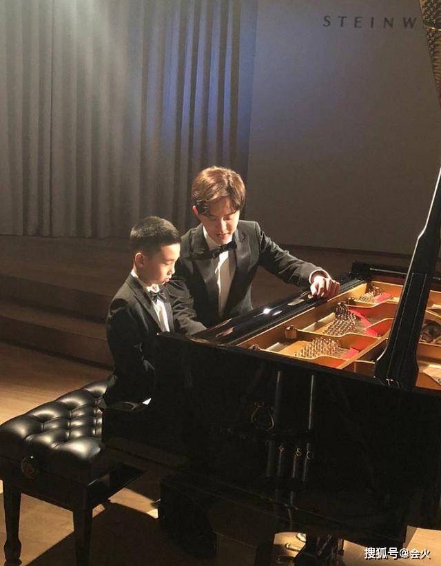 宋丹丹|林永健晒10岁儿子近况，林大竣变钢琴神童，宋丹丹对其疼爱有加
