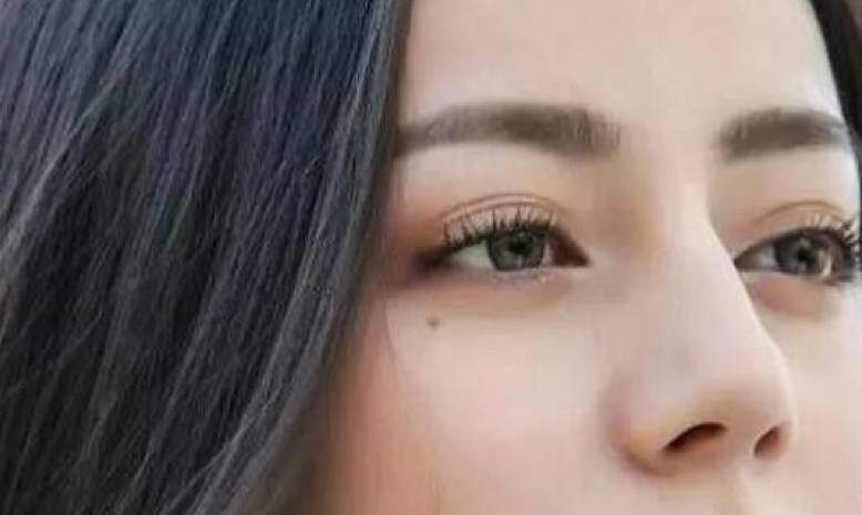 热巴|当红女星的“美人痣”，热巴长在眼下，韩佳人在鼻尖，谁最迷人？