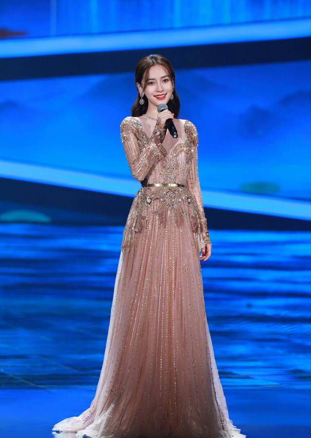 baby|Angelababy是现实版顾佳？加入富婆圈很低调，不站C位还是订餐担当