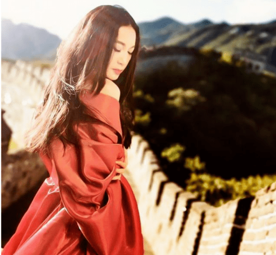 54岁港星盘点:李若彤身材曲线佳,温碧霞冻龄