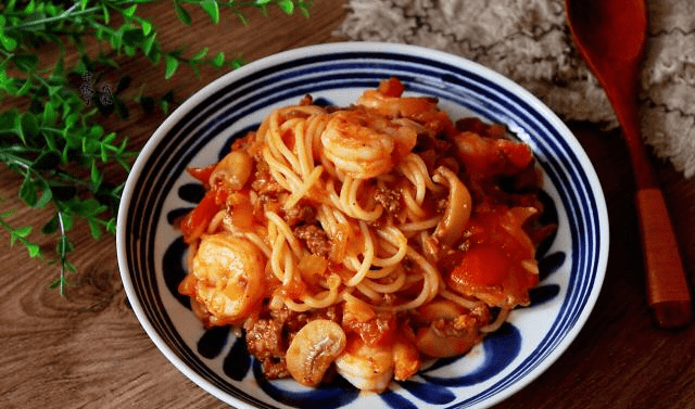 番茄洋葱意面的做法 4d092456e54645369790e4fdd94d9a9e.png