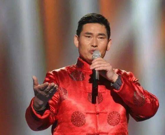 大衣哥家门口直播视频 6684a5871fb54e3289ddacc5a90ad960.jpeg