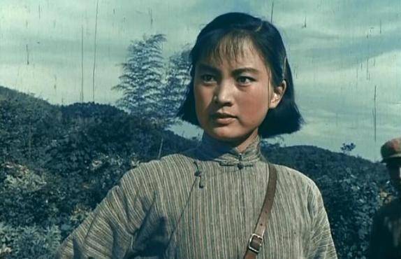 张金玲:曾是北影“三朵金花”,忍痛息影换来离婚,今逆袭成画家