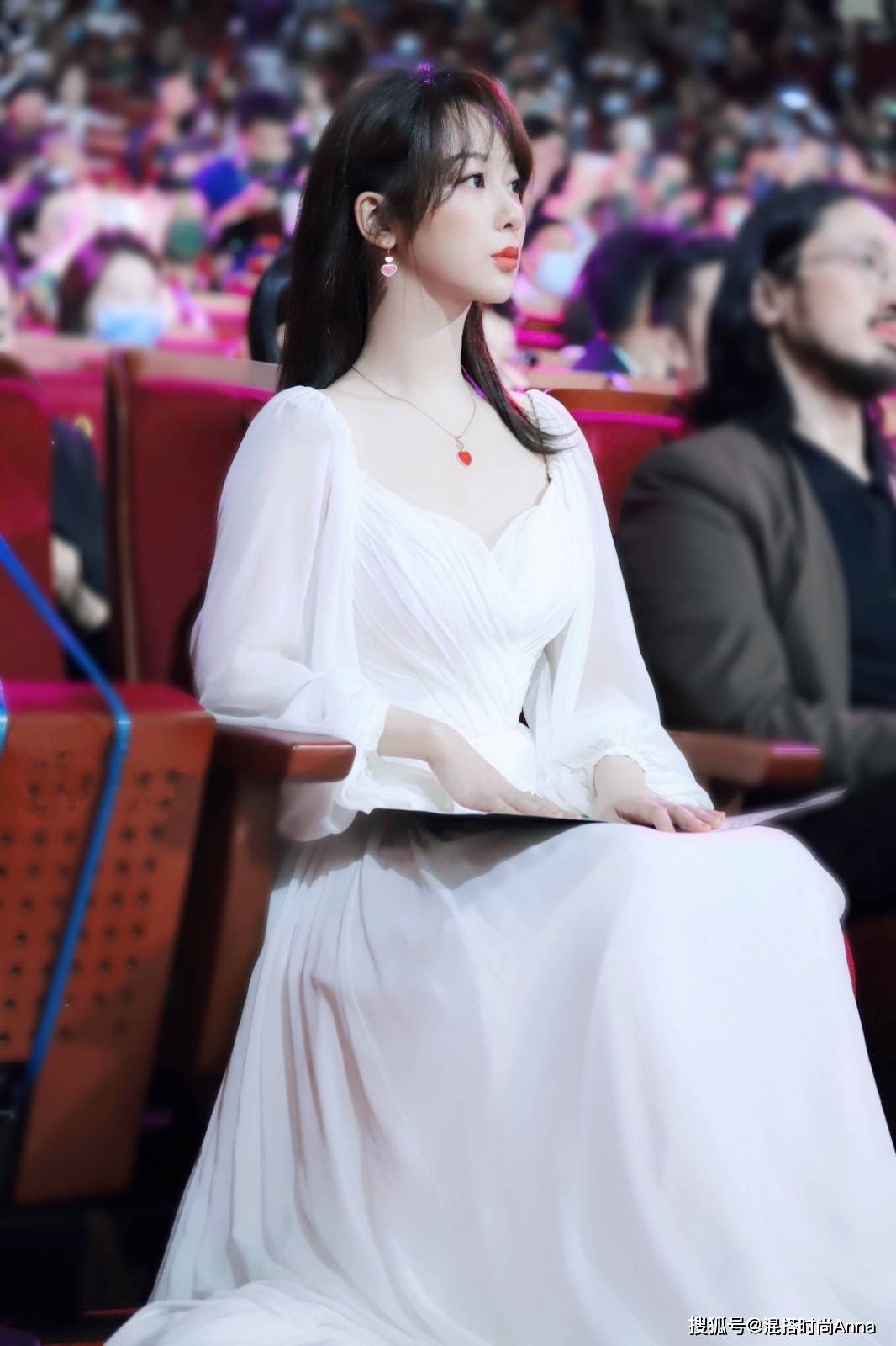 如何提升自己的气质显得自己更高 d741165aa7f6400299c1eec6e144346a.jpeg