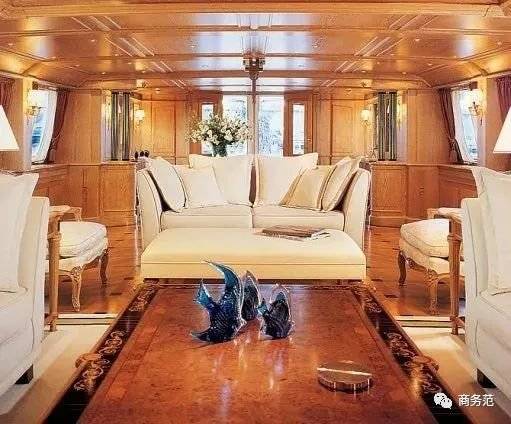 Mouna|全世界最阔绰太太:买别墅放1万件高定、10亿珠宝…