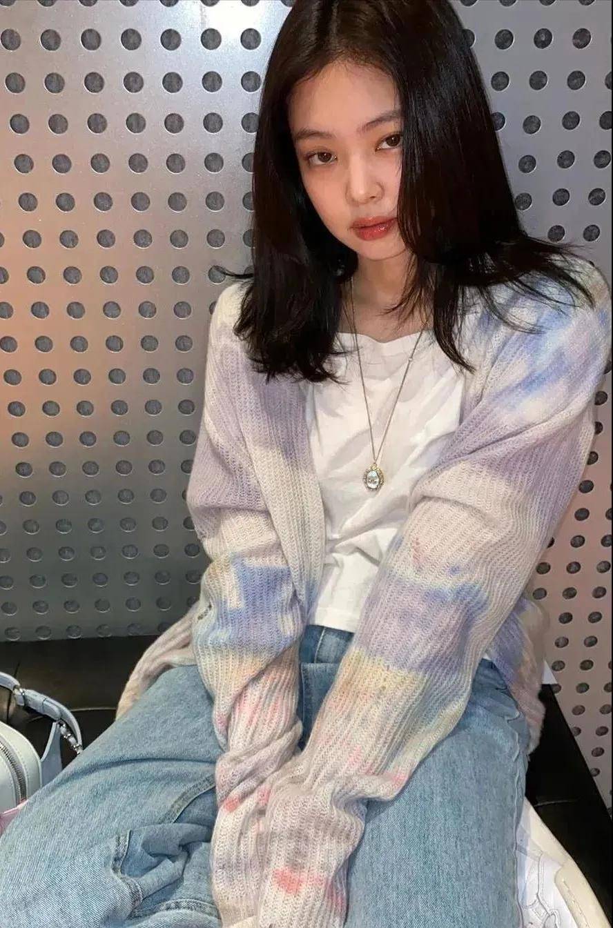 款式|网红明星针织衫穿搭，正确开启秋天模式！