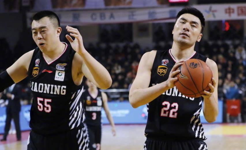 李晓旭和贺天举两人都是辽宁男篮的功勋老将,是球队的夺冠功臣,不过