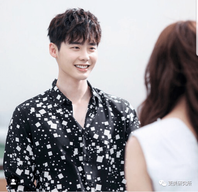 do|贵圈削骨图鉴 | 三代100个女星同时削掉半张脸、杨幂竟还垫底...