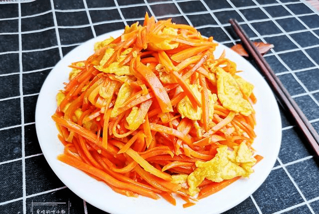 胡萝卜切丝怎么炒最好吃 98e81f6203a9467db3beca95b1636764.png