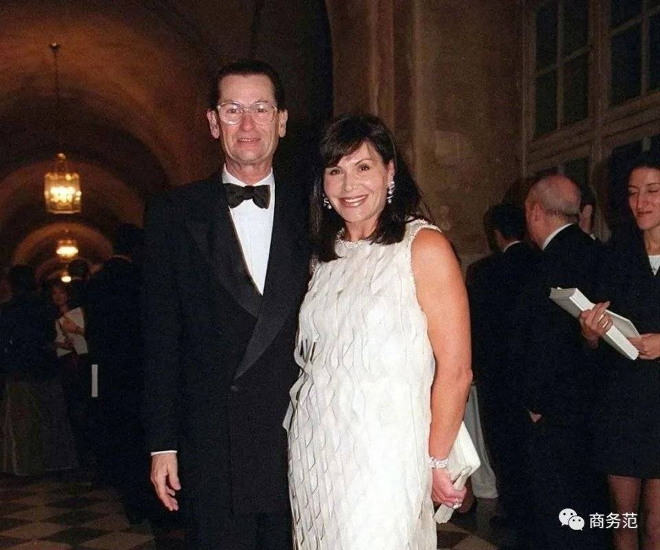 Mouna|全世界最阔绰太太:买别墅放1万件高定、10亿珠宝…