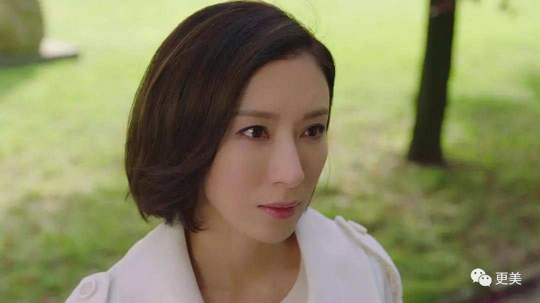 杨怡|曾经tvb一姐，演技一流，也把自己整僵了，假体太明显了...