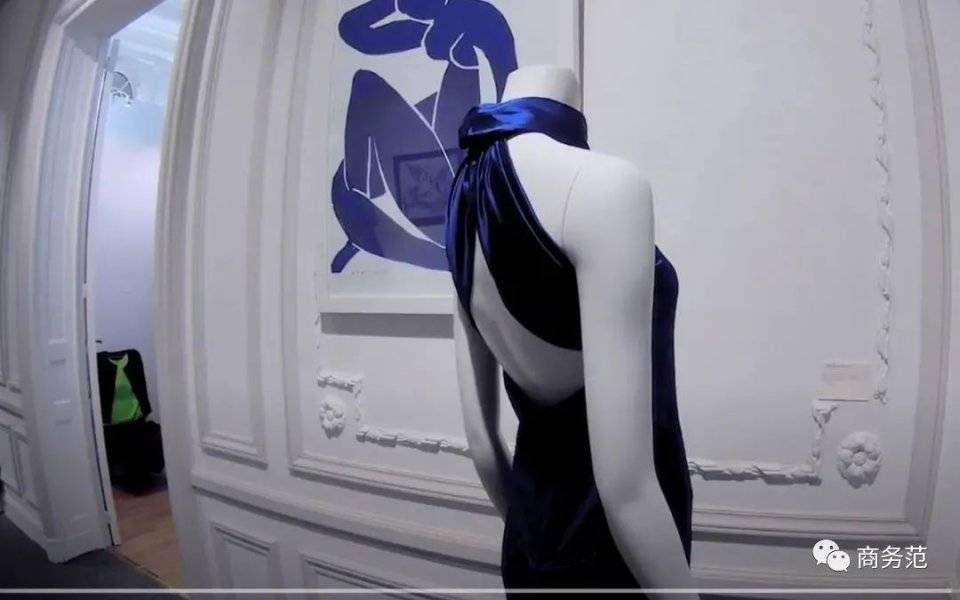 Mouna|全世界最阔绰太太:买别墅放1万件高定、10亿珠宝…