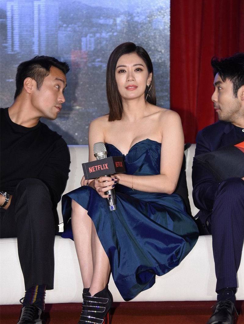 贵妇|贾静雯戴上亿珠宝现身，贵妇气质好迷人，46岁还是怎么穿都好看