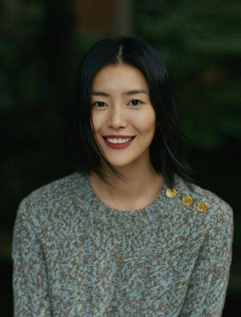 baby|刘雯“巴掌腰”比杨幂baby还细，人鱼造型秀锁骨，好身材惹关注