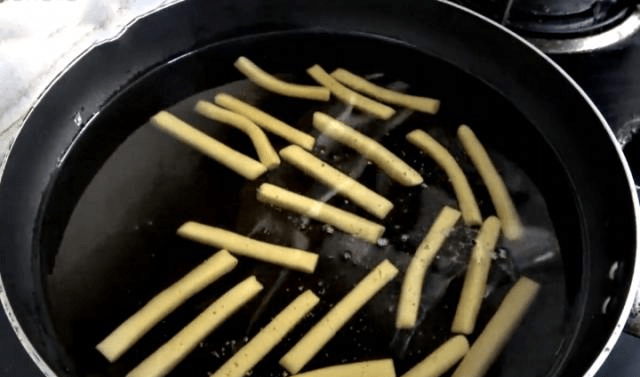 炒肉丝凉油还是热油下锅 4b31930757a944fdb5cbf96bd63f957c.png