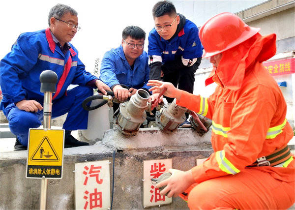 假日安全员拧紧“安全阀”