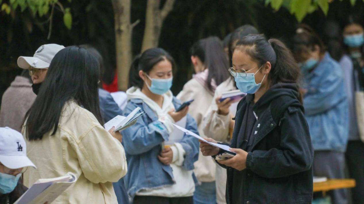 学子|西安翻译学院学子共赴“万人晨读”