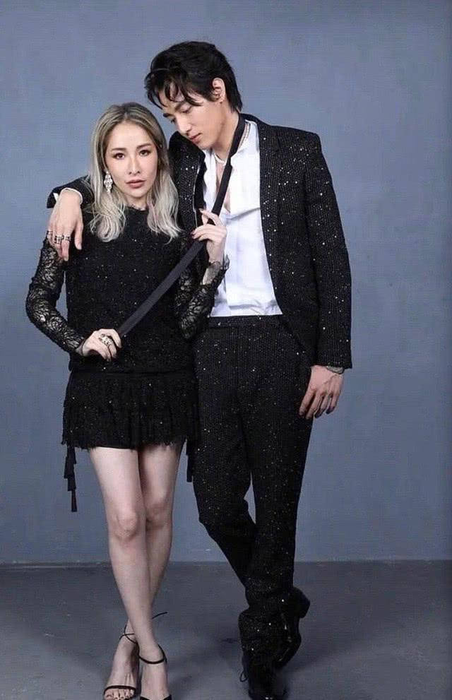 萧亚轩交过多个前男友，被曝患艾滋病，她打赢