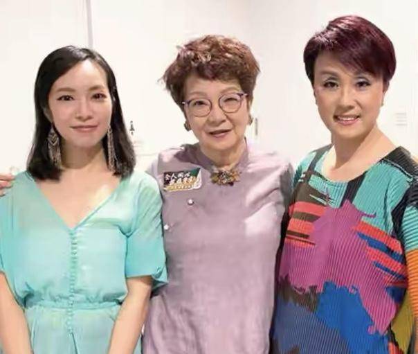 担心！香港资深艺人74岁前妻中风入院8日，现在