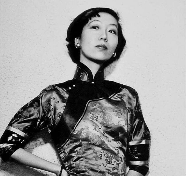 三十年代上海女人穿着 74f0f7221f0e4073b383afbff88829e8.jpeg