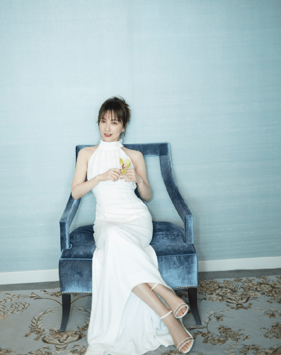 裤子|衬衫不要只会塞裤子里，学吴昕的“打结法”，时尚百搭还减龄