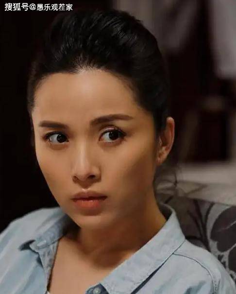 靳东老婆晒庆生照，俩儿子皆是大长腿，一家四