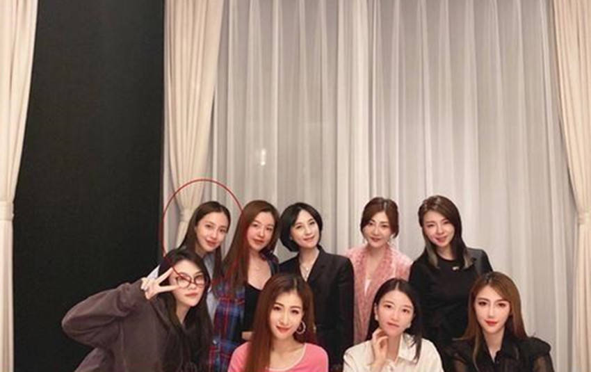 孩子|原创杨颖参加名媛聚会照曝光，所站位置引网友热议：现实版的三十而已