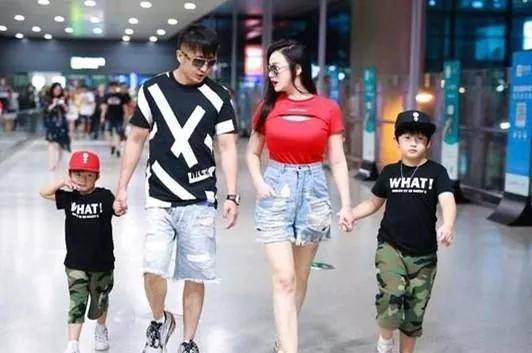 拳王邹市明为冉莹颖庆生,晒娇妻美照,却管她叫兄弟