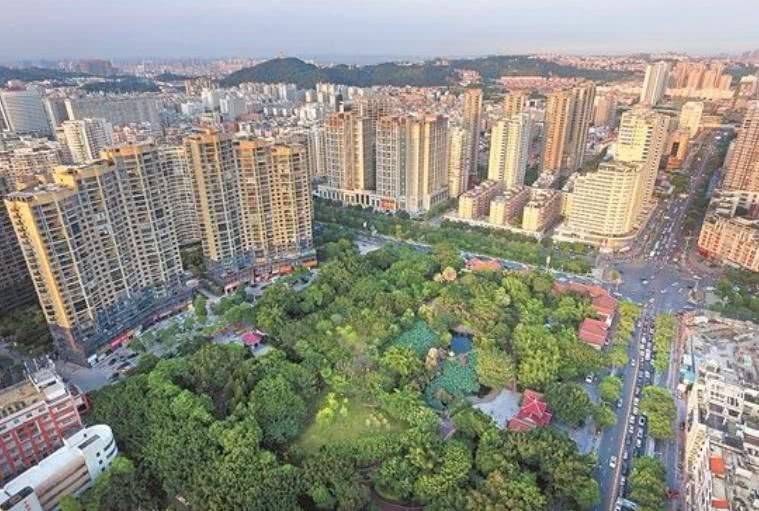 八千亿GDP城市_夜晚城市图片(3)