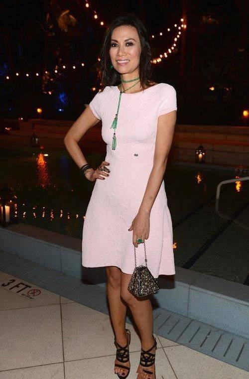 身材|51岁邓文迪虽然脸上皱纹明显，但身材却不输一线超模！