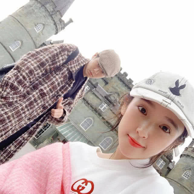 张若昀|唐艺昕产后首秀尽显女人味，窈窕身材抢镜，张若昀双重表白超甜蜜