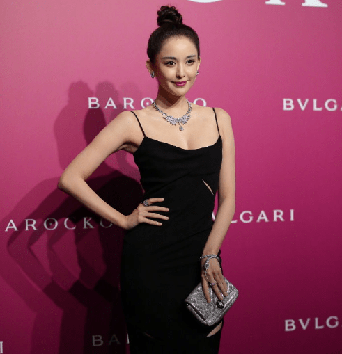 宋轶|品牌活动高清镜头：宁静脸黑，阚清子腿粗，宋轶暴露梨形身材