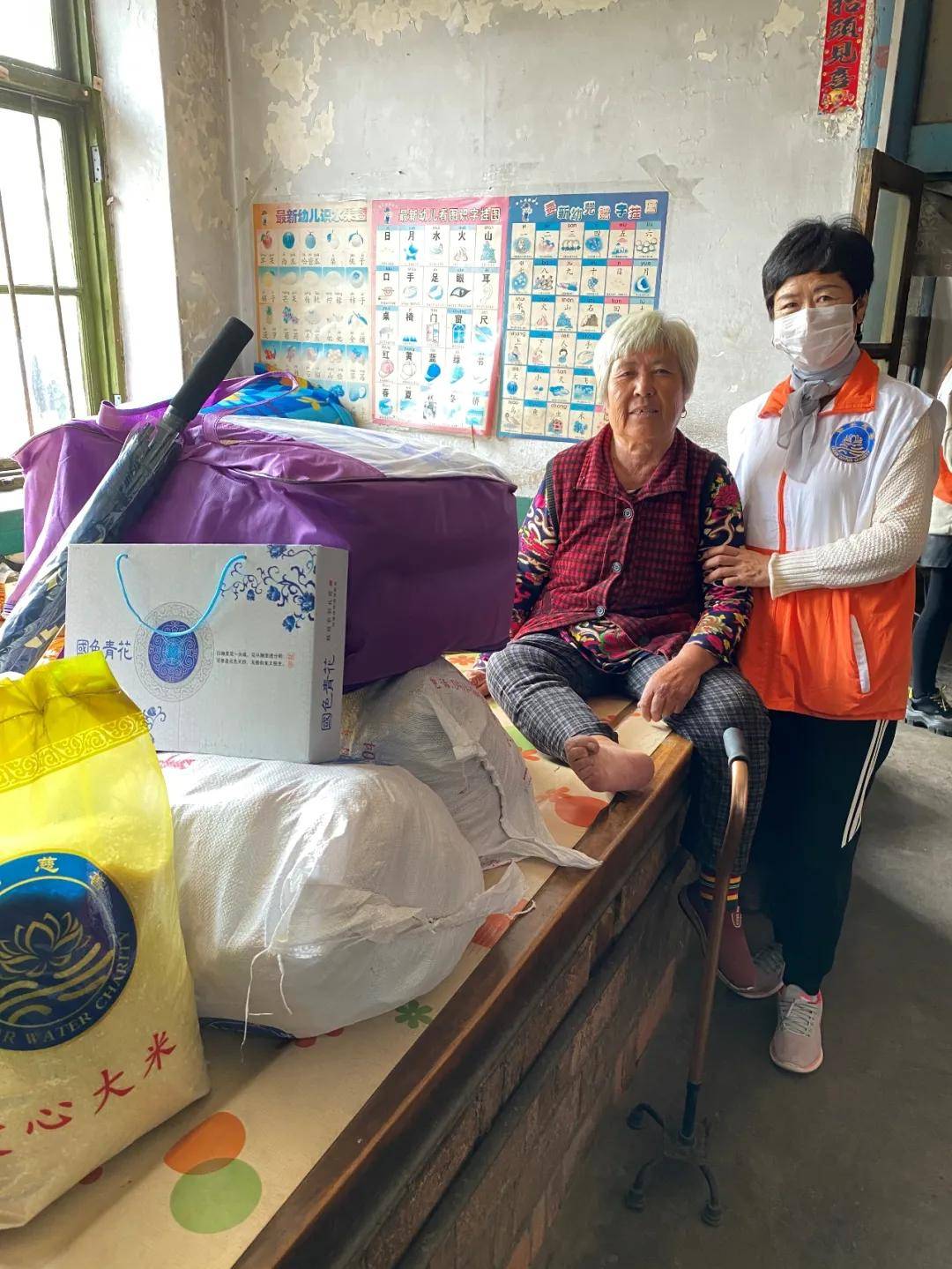 清水慈善为瓦房店祝华街道送爱心物资