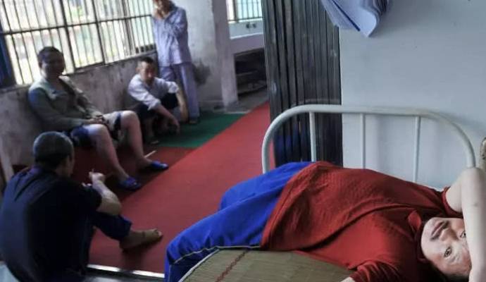 精神病院里面是咋样的 7eab9e7f0ec64db8b2dd789bf5a3fba4.jpeg