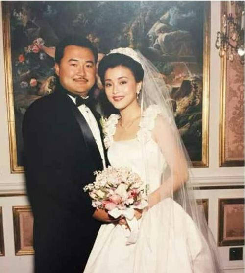 52岁杨澜惨遭排挤?曾和费翔爱恨缠绵 二婚后嫁亿万富豪!