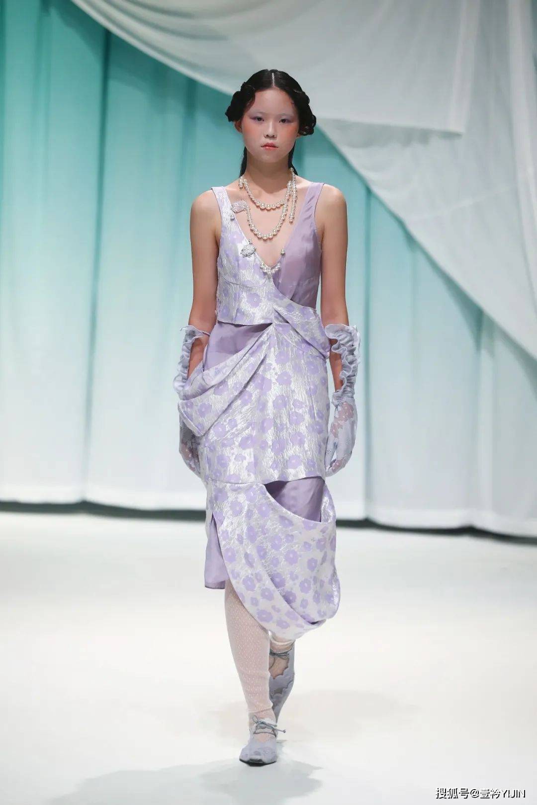 女性|新锐品牌yuhan wang国内首秀 | 极致的浪漫主义,拥抱女性的柔软力量