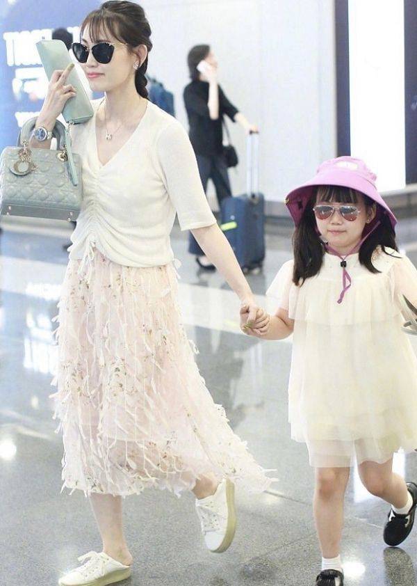 牛仔|有种“可惜”叫马蓉不出道!牛仔打扮机场露面,圈内女星都被碾压