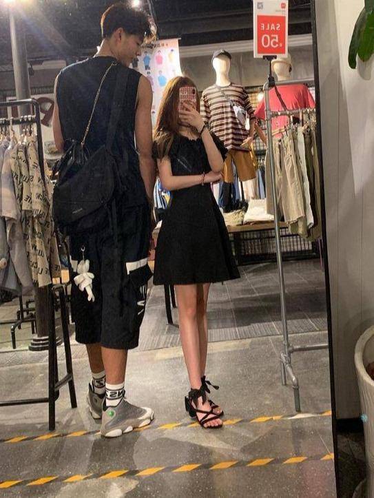 情侣|想要情侣装不土不俗，轻松学会3个技巧，成为朋友圈秋日模范穿搭