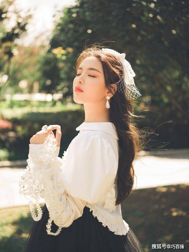 超越|杨超越时尚杂志好美！“又纯又欲”惹人爱，五官精致如同洋娃娃